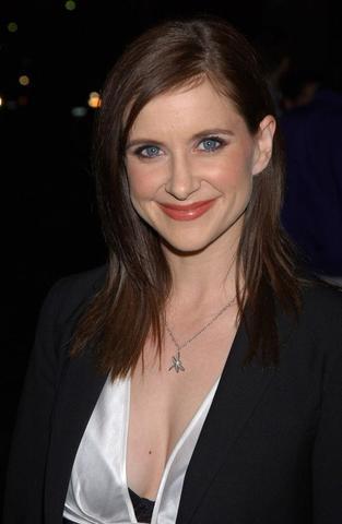 actress Kellie Martin 25 years private pics beach