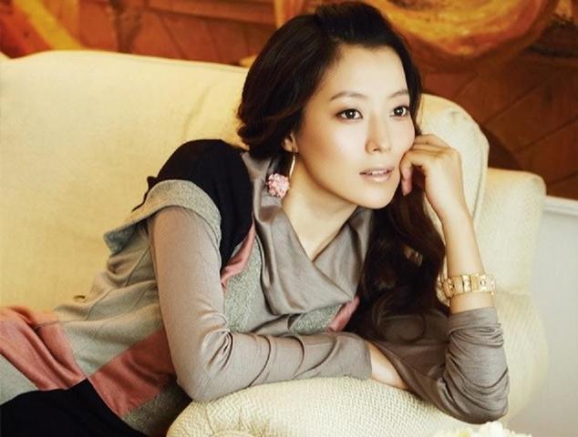 models Hee-seon Kim 21 years tits photography home