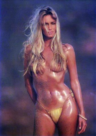 models Leslie Segrete 20 years bared photography beach