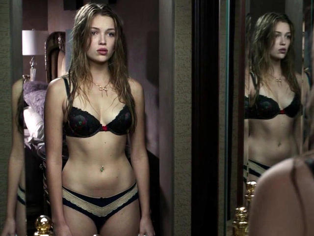 actress Lili Simmons 25 years lewd photoshoot in public