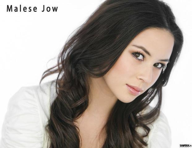 Malese Jow caliente