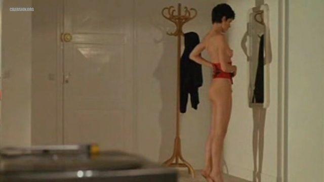 models Élisabeth Bourgine 23 years buck naked snapshot home