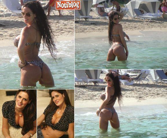 models Adriana Barrientos young unclothed picture in public