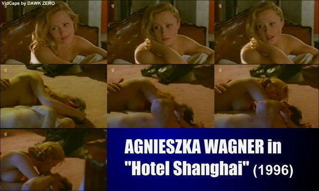 actress Agnieszka Wagner 25 years overt photoshoot in the club