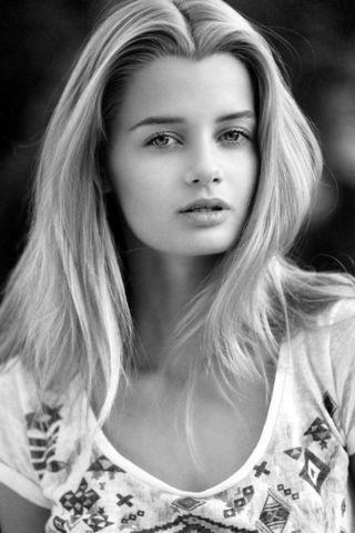 models Amanda Warecka 18 years natural image beach