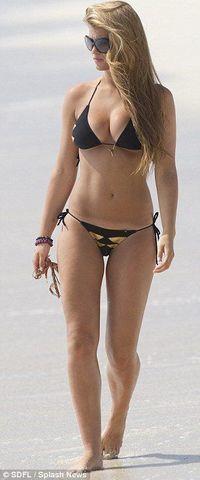 celebritie Amy Willerton 19 years Sexy photos in the club