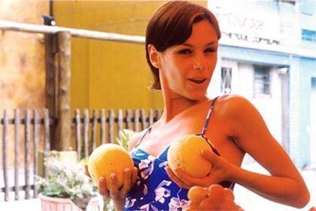 celebritie Ana Maria Mainieri 23 years undress foto beach
