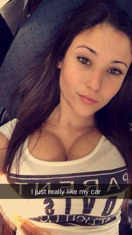 celebritie Angie Varona 24 years Without swimming suit foto beach