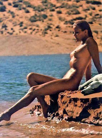 actress Bo Derek young Without swimsuit foto in public
