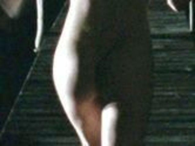 Britt Lowe escena desnuda