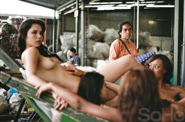 celebritie Carolina De La Torre teen nudism photoshoot in public