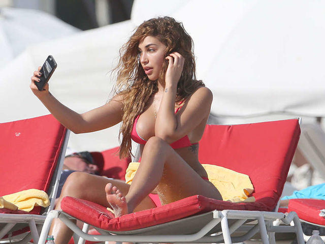 models Chantel Jeffries teen in the altogether snapshot home