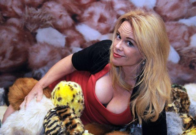actress Chase Masterson 20 years breasts image beach