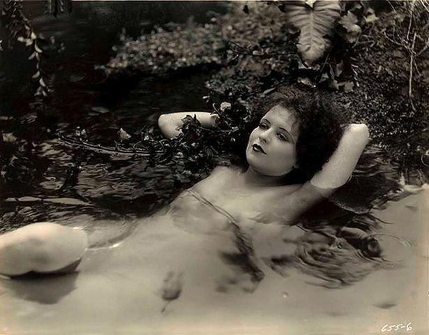 Clara Bow desnudo falso