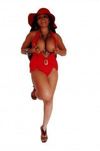 celebritie Cossy Orjiakor 19 years disclosed photoshoot in the club
