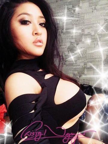 Cristy Nguyen heiß sexy
