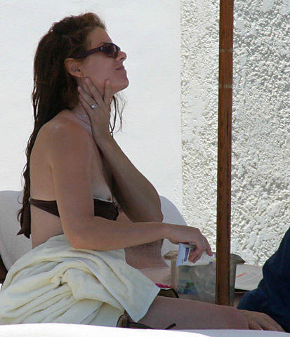 actress Debra Messing 22 years prurient photo beach