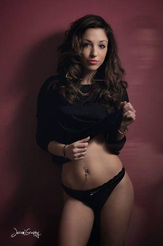 models Emilie Amar 2015 fleshly photos in the club