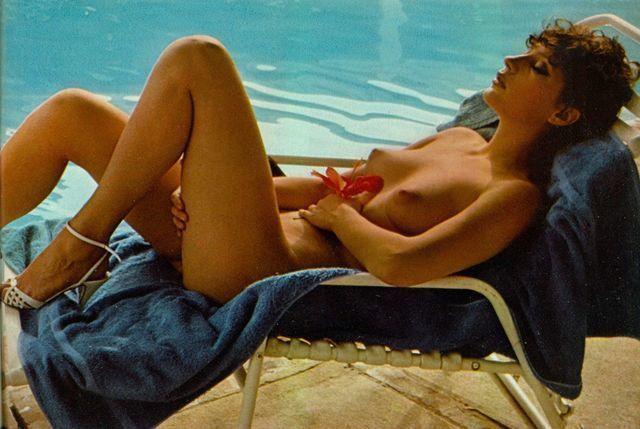 models Giada Gerini 22 years sensuous photos beach
