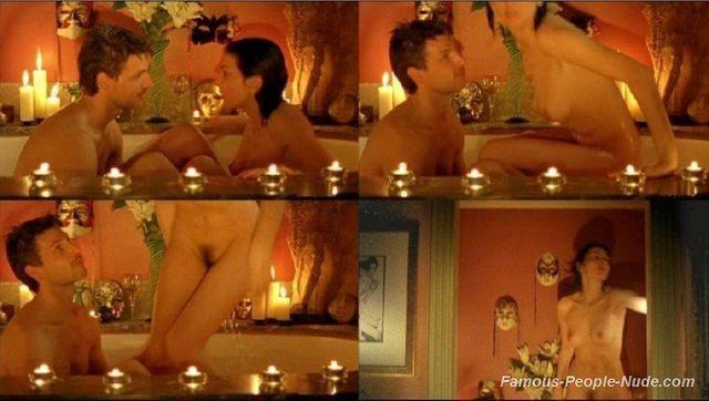 Gina Bellman nude pic