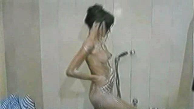 celebritie Greta Vayan 24 years buck naked photo in the club