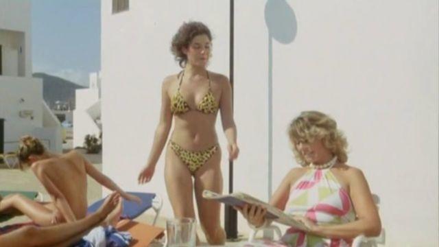 celebritie Jacqueline Elber young tits photoshoot beach