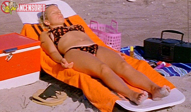 actress Jennifer Dundas 18 years erogenous pics beach