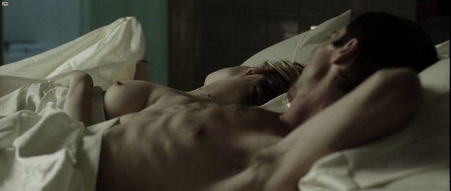 Jennifer Jason Leigh nude foto