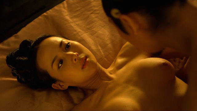 Jo Yeo-Jeong topless foto