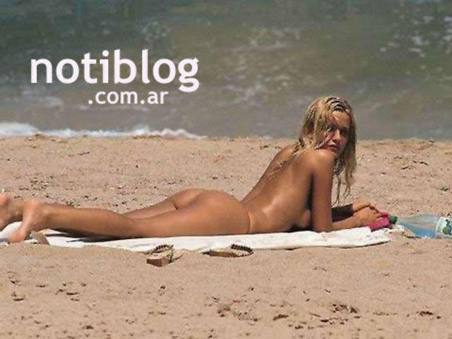 Julieta Prandi topless