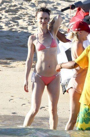 celebritie Juliette Lewis 23 years raunchy photo beach