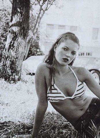 actress Kate Moss 22 years amative photos in public