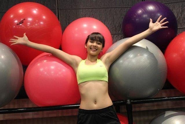 actress Kha Ngan teen Without camisole photos in public