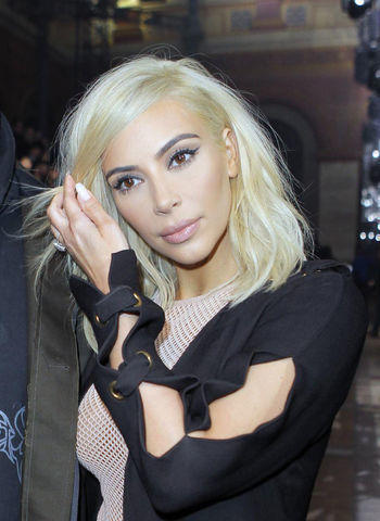 actress Kim Kardashian 24 years Sexy photography in public