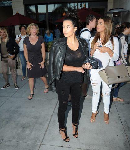 Kim Kardashian Nippel rutschen