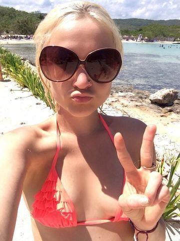 actress Lauren ONeil 2015 hot snapshot beach