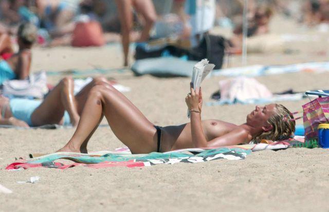 actress Laurence Ferrari 18 years nudism snapshot beach