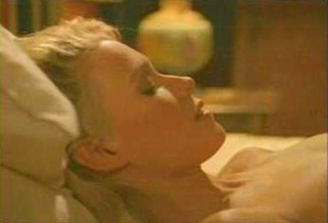 actress Laurie Holden 25 years Without brassiere foto in the club