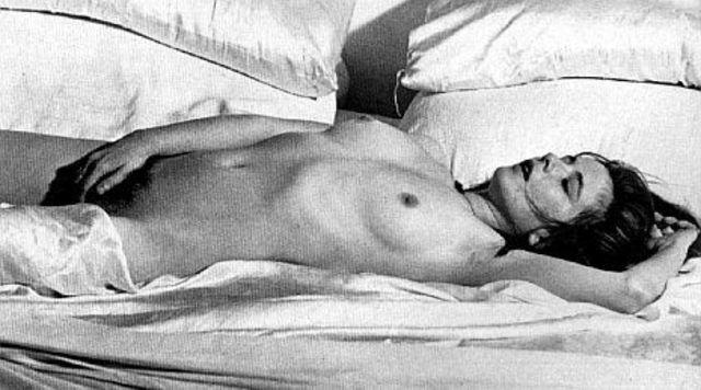 Leonora Fani topless