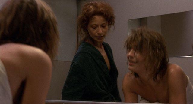 Lesley-Anne Down escena desnuda