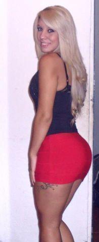 celebritie Letícia Alonso 22 years arousing photoshoot in the club