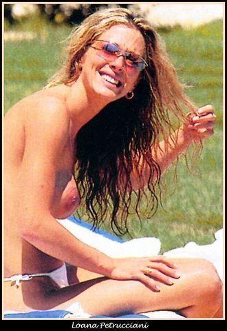 actress Loana Petrucciani 25 years indelicate pics beach