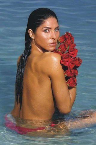 actress Lorena Meritano 23 years unsheathed photos beach