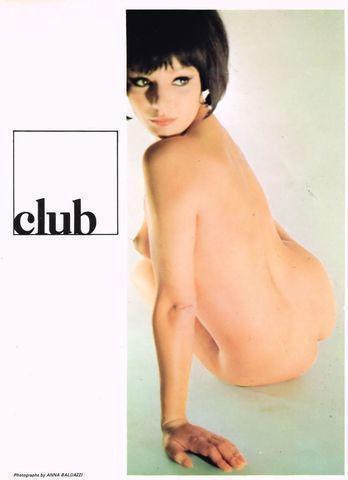 celebritie Lorenza Guerrieri 19 years buck naked photo in the club