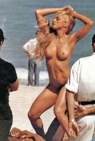 actress Madonna 24 years nipple photos home