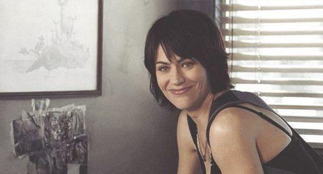 celebritie Maggie Siff 21 years swimsuit image home
