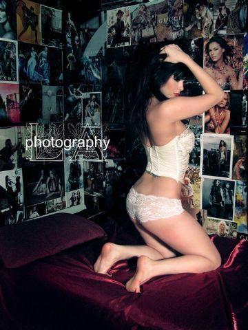 models Mandy Pauline 19 years titties photos in the club