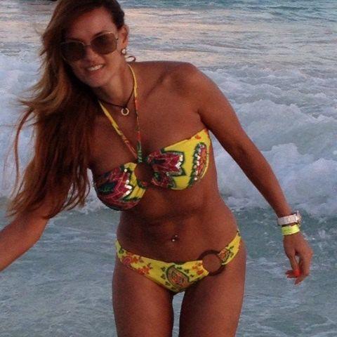 celebritie Maria Teresa Alessandri 25 years sky-clad snapshot beach