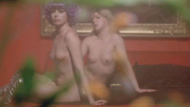 celebritie Martine Flety 23 years sensual photos in the club
