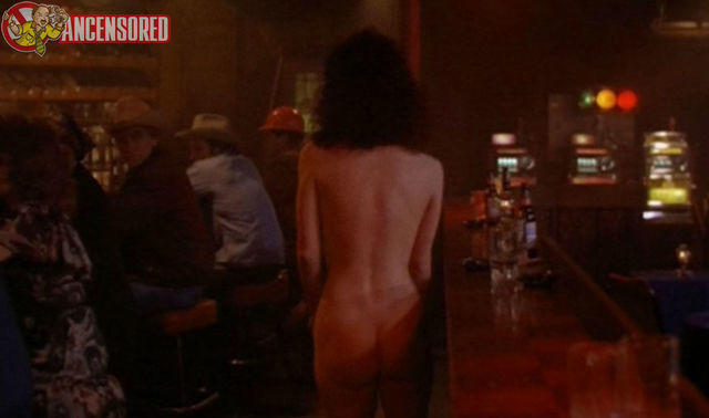 Mary Steenburgen topless photos.